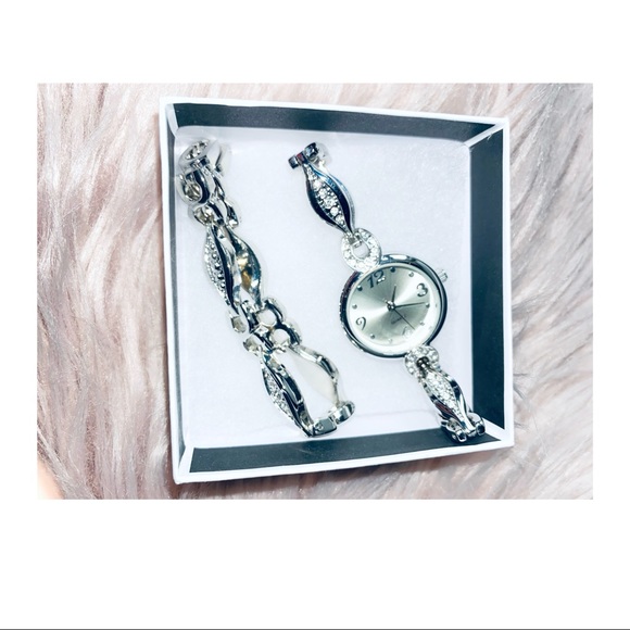 Tarnish Free Women’s Watch with Matching Bracelet for Small/Petite wrists - Picture 2 of 13